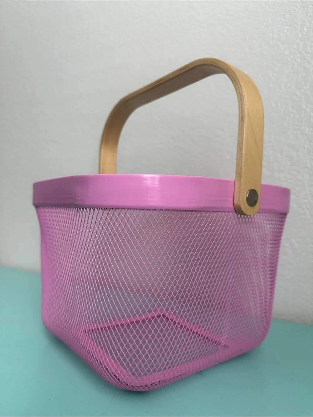 RISATORP (IKEA) Wire square pink basket with a wooden handle, size: 9¾”x7”-used